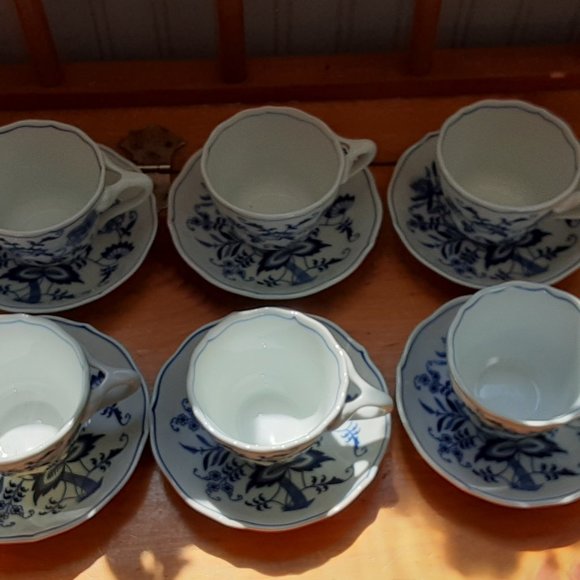 Blue Danube tea cups and saucers ser of 6 - Picture 5 of 7